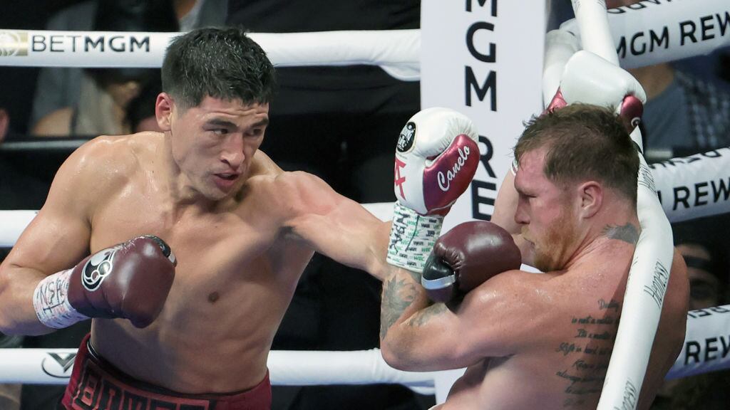 Dmitry Bivol venció a Canelo en mayo de 2022