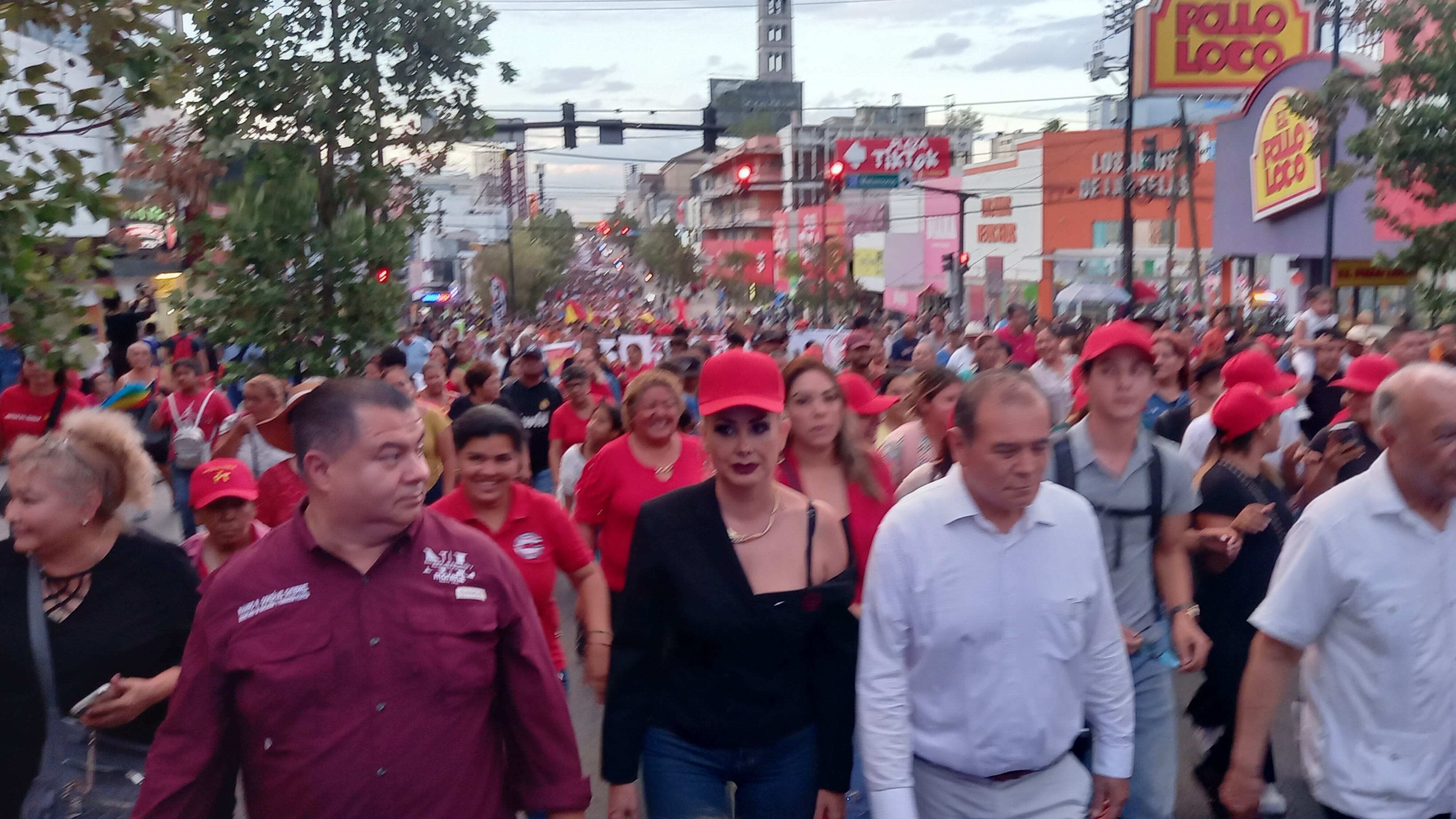 El Centro de Monterrey se vio trastocado por la marcha.