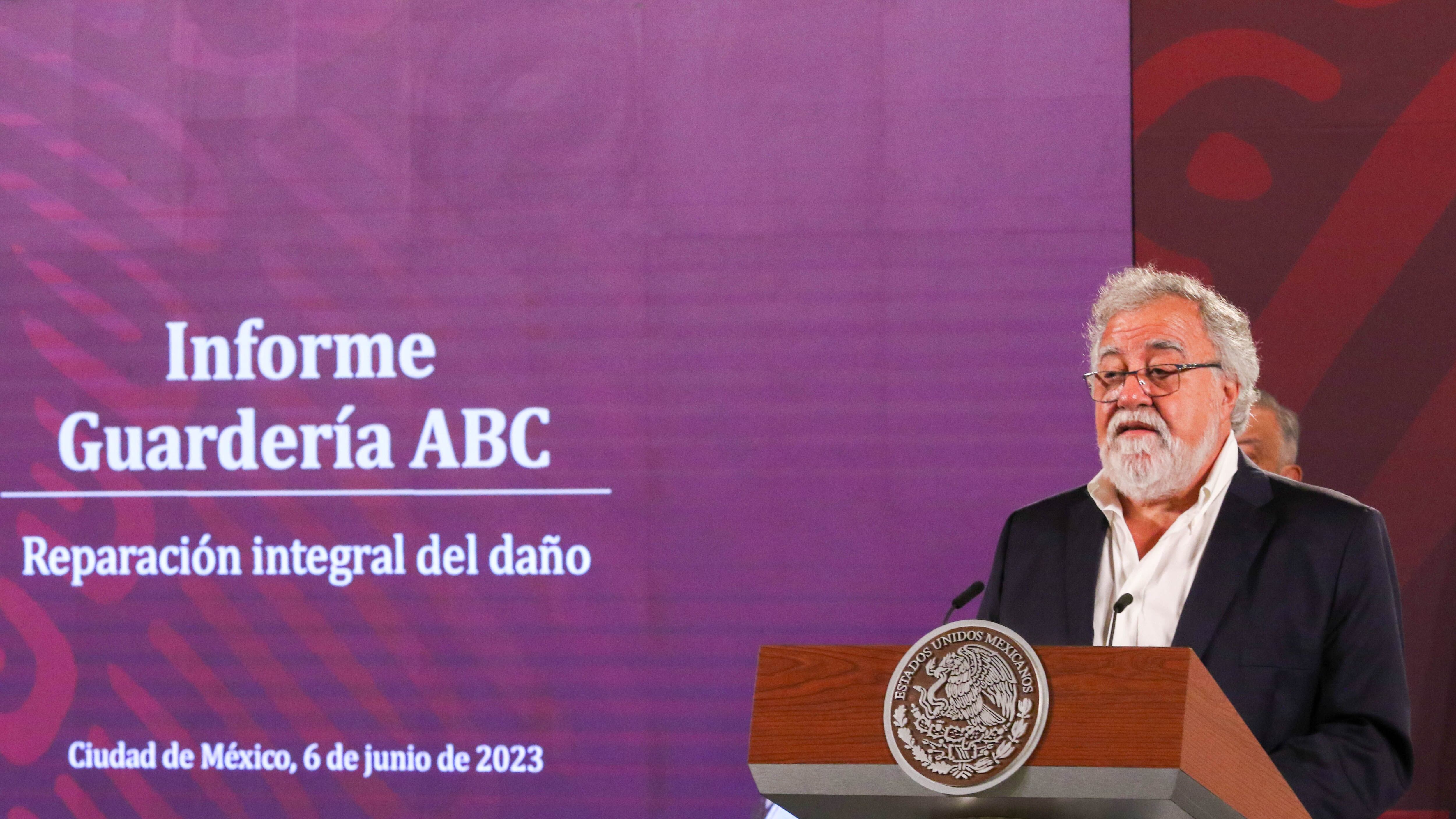 CIUDAD DE MÉXICO, 05JUNIO2023.- Andrés Manuel López Obrador, Presidente de México, encabezó la mañanera en Palacio Nacional. Ahí se trataron el ¿Quién es quién?, avances del Tren Maya y del seguimiento de las investigaciones del incendio de la Guardería ABC, en donde murieron 49 niños. FOTO: MOISÉS PABLO/CUARTOSCURO.CON