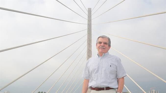 El arquitecto abrió el espacio interior al área pública, provocando una integración del espacio urbano con el privado.