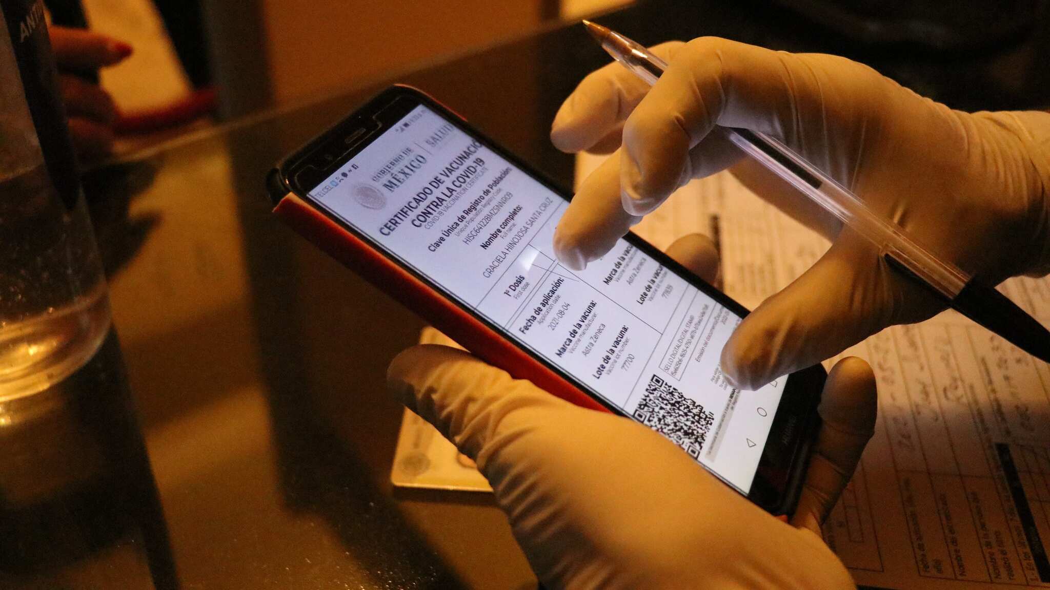 A quienes lleven el certificado de vacunación basta conque tengan una sola dosis aplicada para que sea válido.