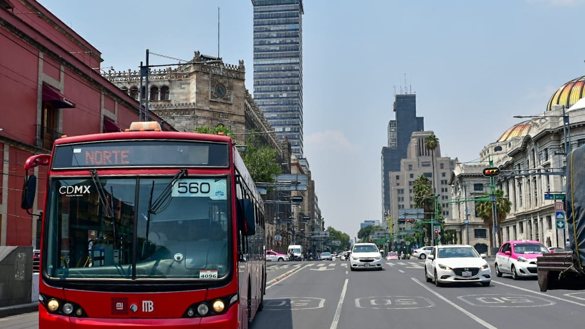 Metrobús afirma que chofer no vio a mujeres que arrolló en Fray Servando