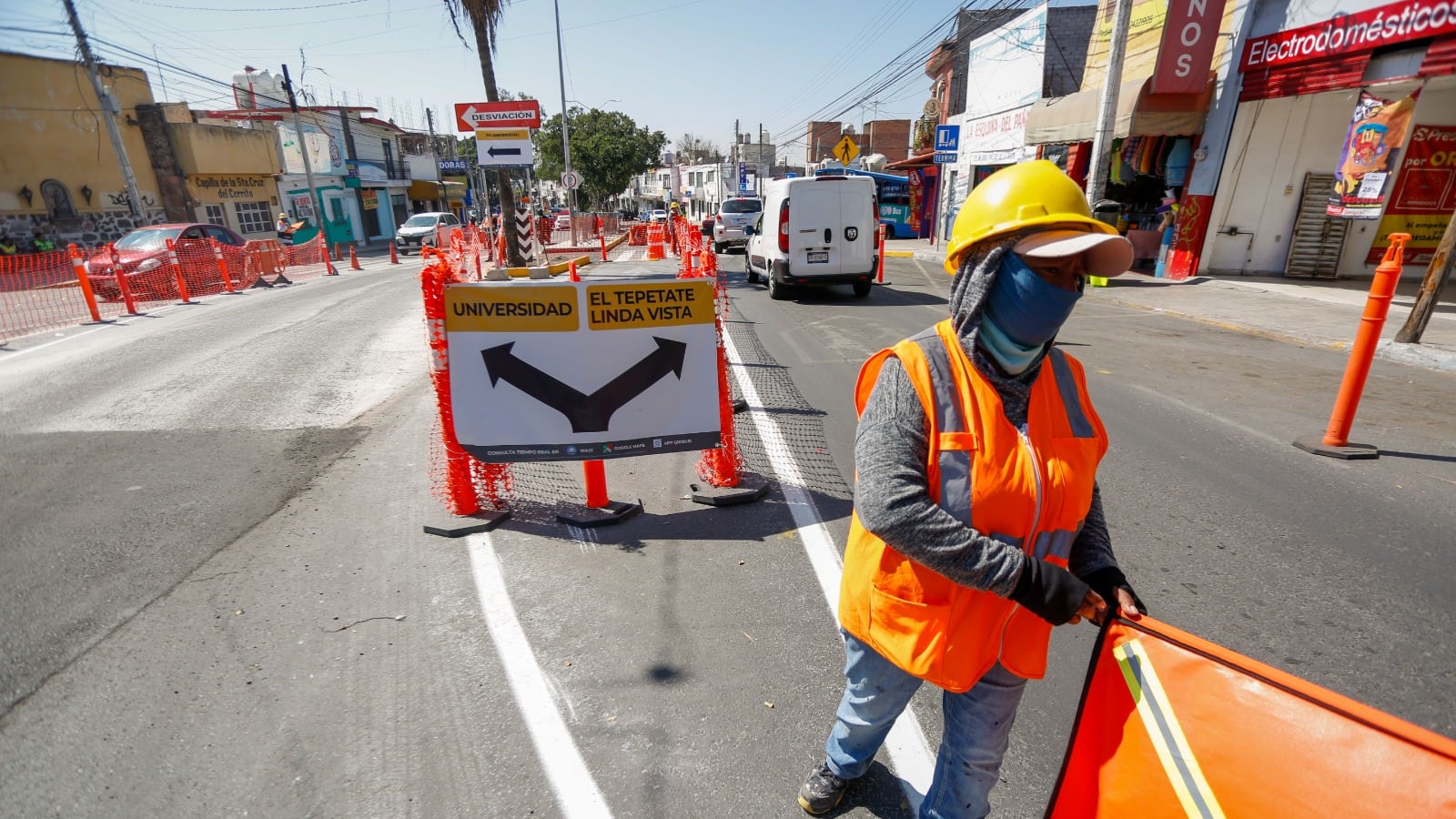 Avanza bajo control obra en puente de Corregidora Norte