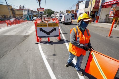 Avanza bajo control obra en puente de Corregidora Norte