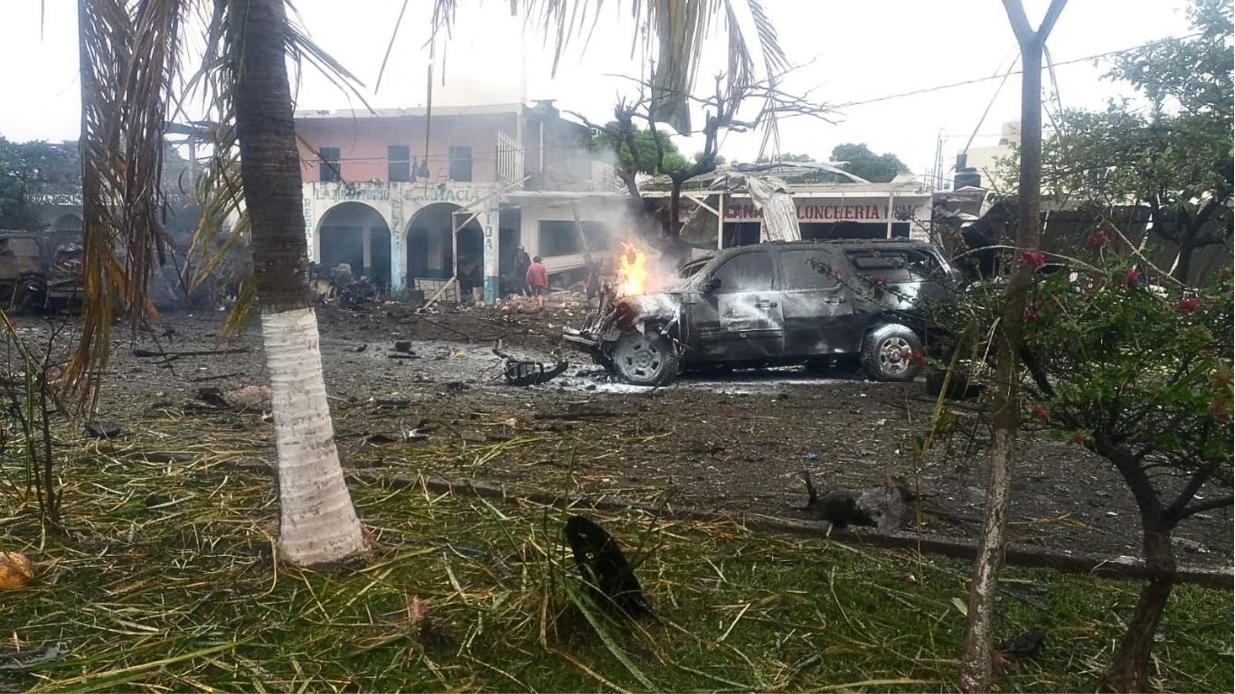Explosión de un carro bomba en Coahuayana