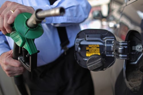 ¡Prepárate para pagar más! Guerra en Irán dispara petróleo y presiona gasolina y precios del súper