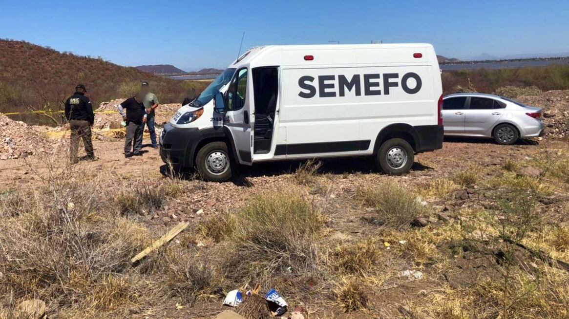 Peritos realizan la investigación.