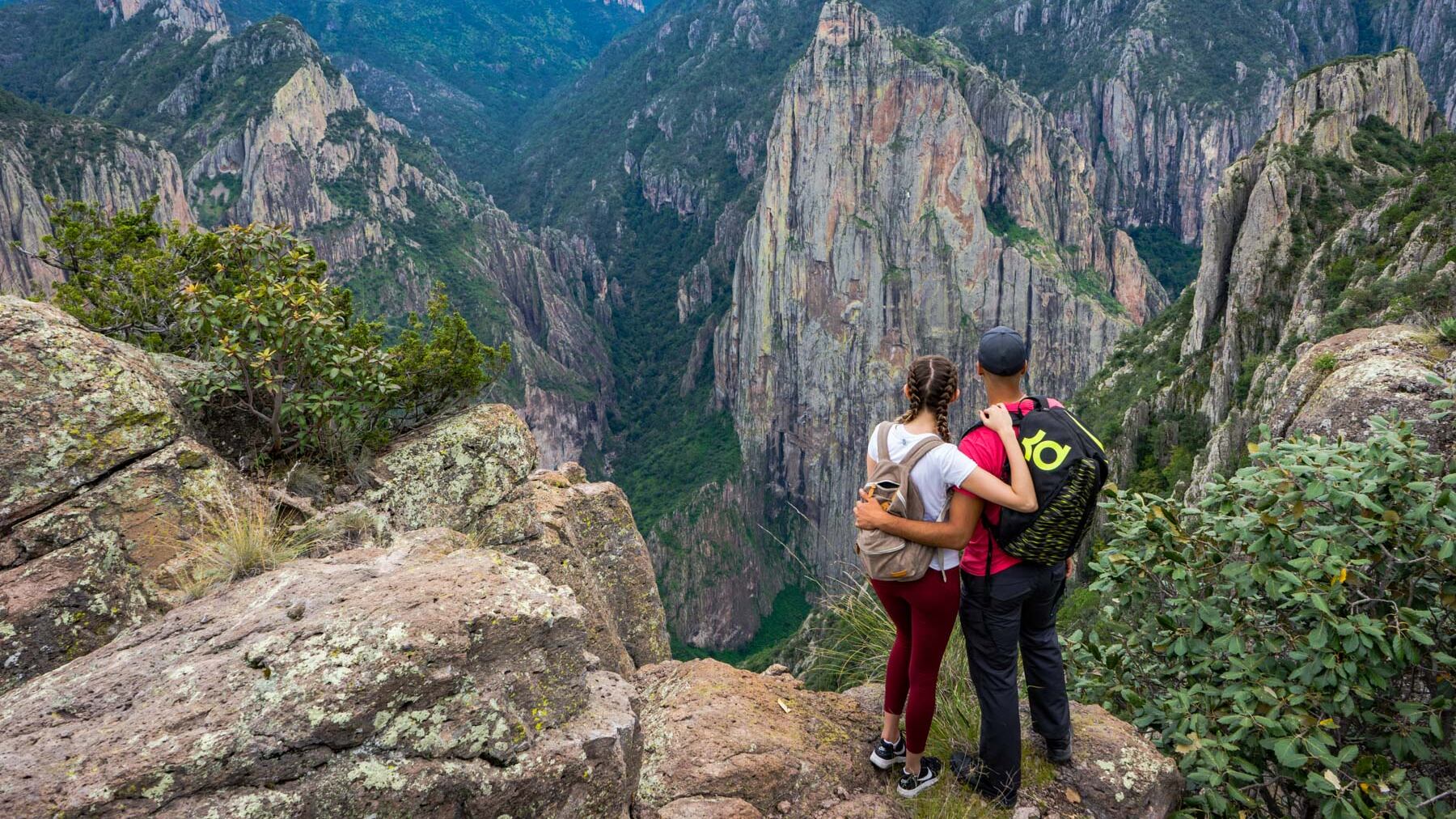 Chihuahua se presenta en el Tianguis Turístico 2025 con una oferta que mezcla naturaleza, cultura rarámuri, viñedos y gastronomía regional