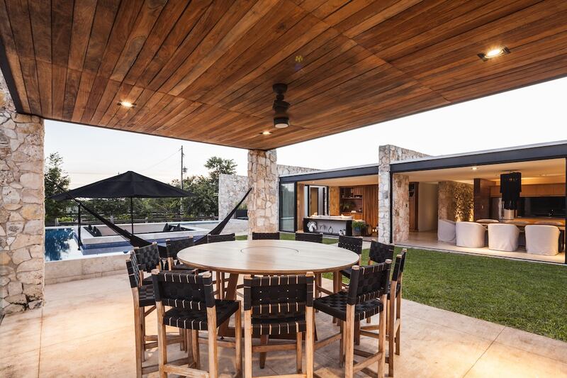 Aprovecha al máximo tu terraza con algunas de las tendencias en diseño de exteriores que ha desarrollado Bernardo Negrete