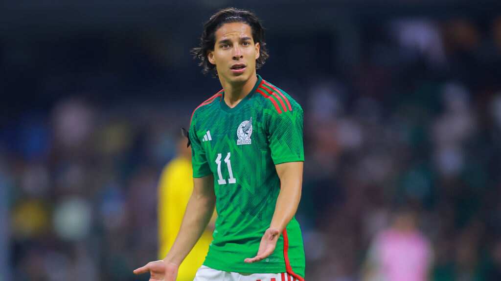 Diego Lainez fue convocado de última hora a la Copa Oro.