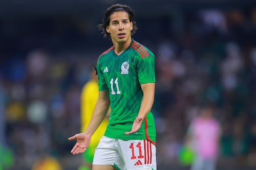 Carlos Hermosillo revienta a Diego Lainez: “Vive del pasado”