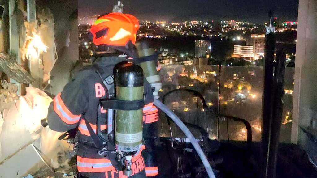 Los heridos fueron reportados fuera de peligro.