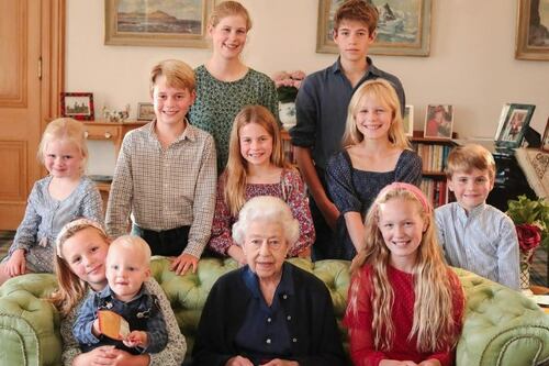 ¿Otra vez, Kate? Agencia dice que foto de Isabel II con sus bisnietos en 2022 fue editada digitalmente