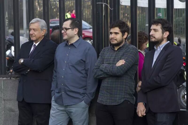 AMLO y sus hijos