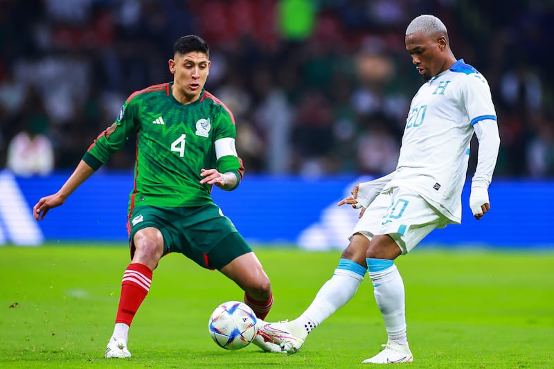 Edson Álvarez, el jugador más valioso de México, cuesta el doble que el plantel de Honduras.