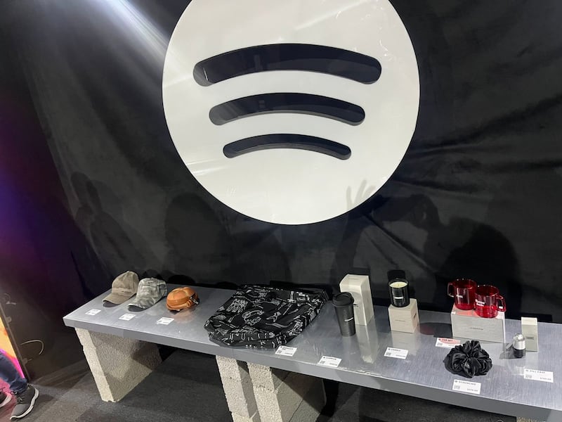 LE SSERAFIM 2025 POP UP IN MEXICO