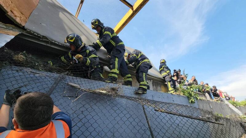 Trabajos en la Línea 5 del Metro para retirar tráiler y puente