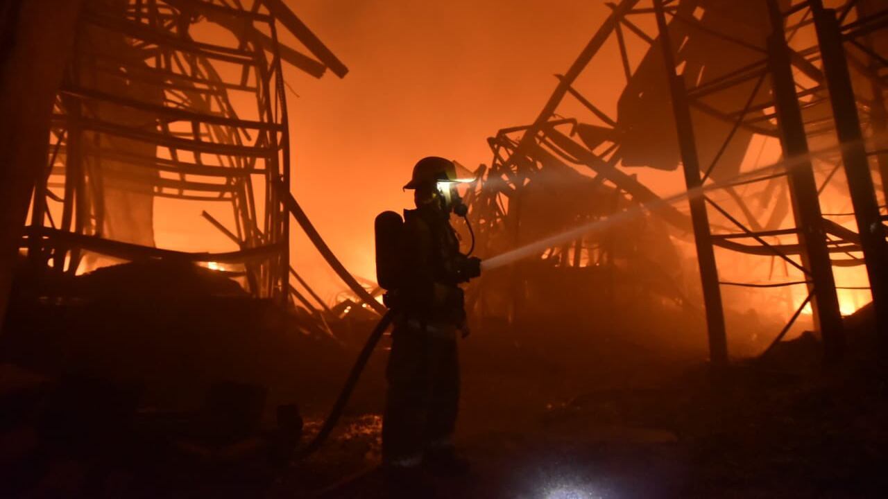 El director general de la Unidad Estatal de Protección Civil Jalisco confirmó el deceso de dos personas y 18 más lesionadas por accidente en fábrica de aceites y aerosoles en el AMG. CORTESÍA/ PROTECCIÓN CIVIL JALISCO