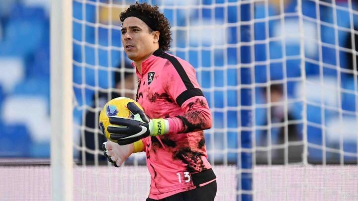 Guillermo Ochoa regresó a la actividad con Salernitana.