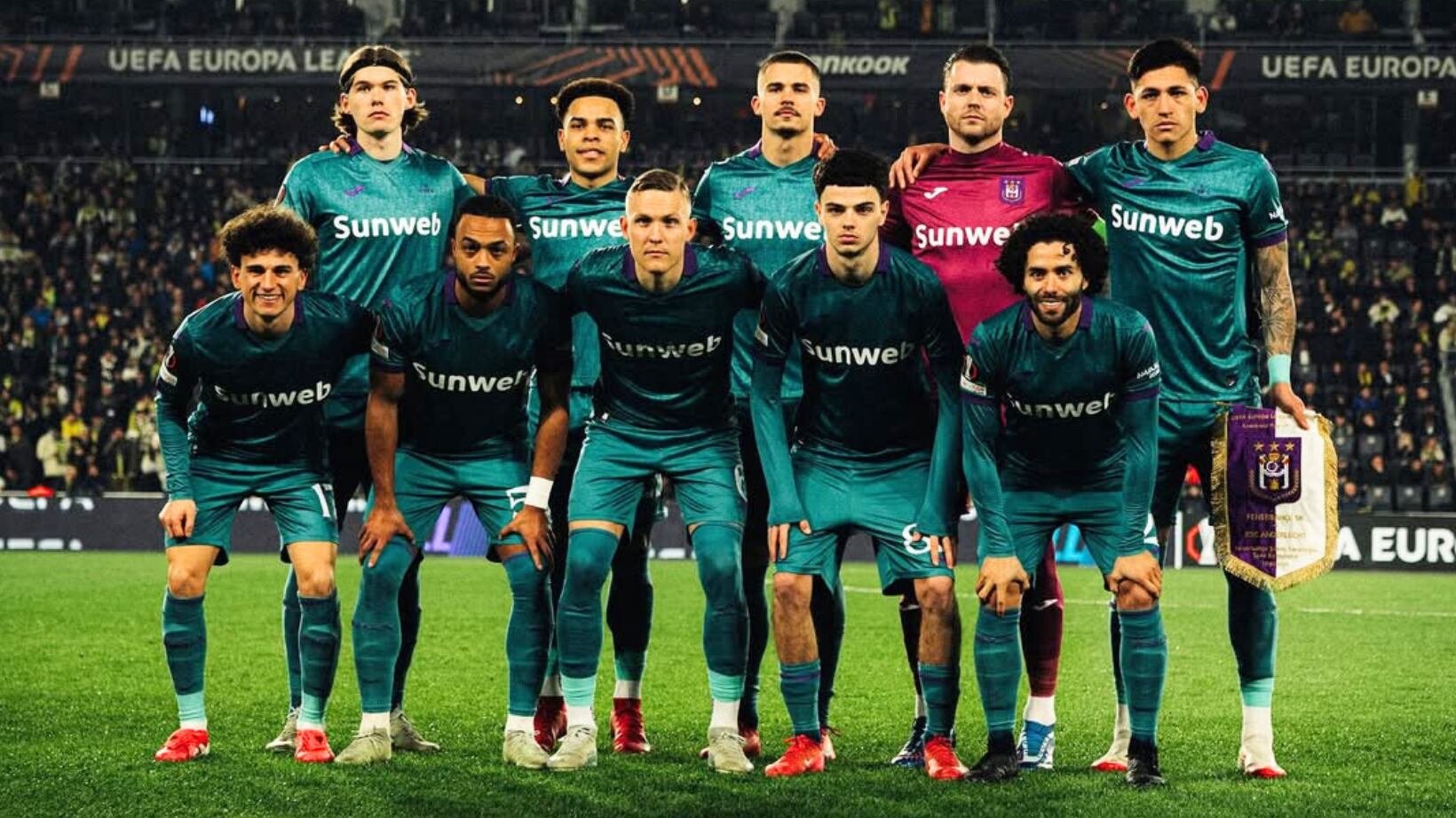 Chino Huerta debutó con derrota en Europa League.