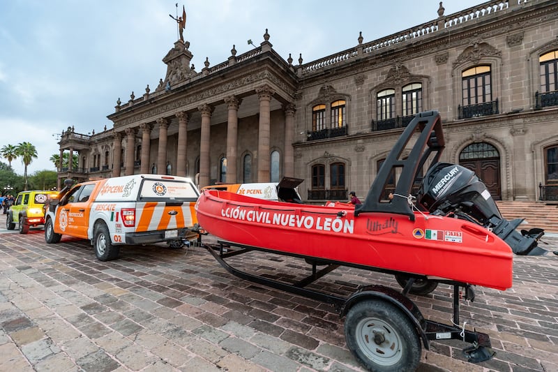 Desde lanchas hasta helicópteros fueron enviados por el Gobierno de NL para ayudar en labores de rescate.