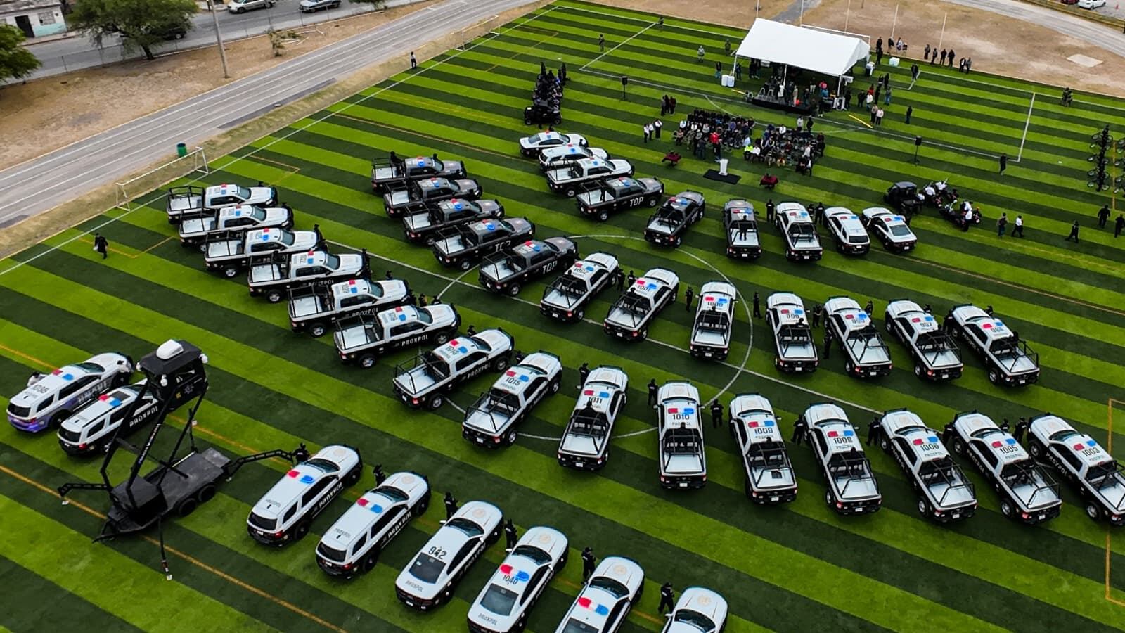 En total son 40 unidades pick up RAM, 10 camionetas tipo Durango, 10 automóviles Sedan Charger.