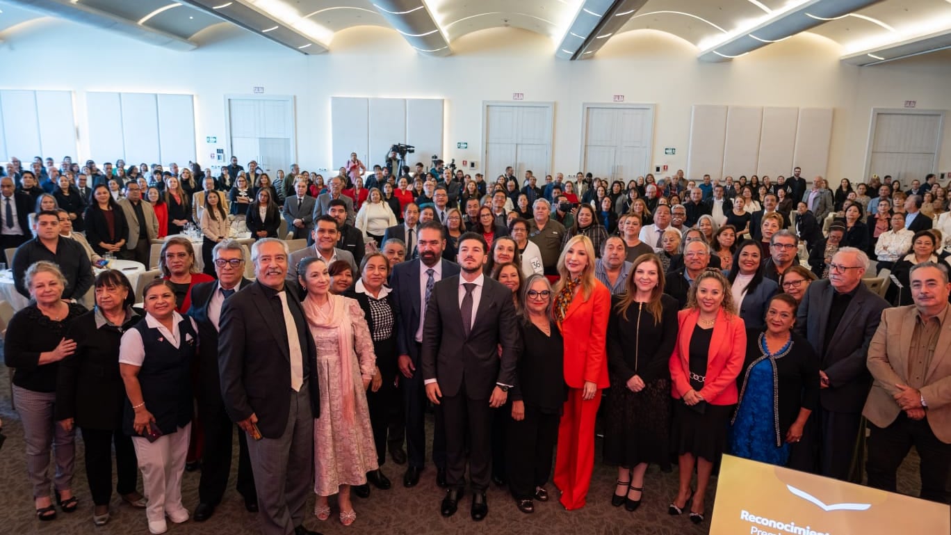 Además, para todos los trabajadores de base del sector Salud, el gobernador les dio a conocer un bono por 14 mil 900 pesos.