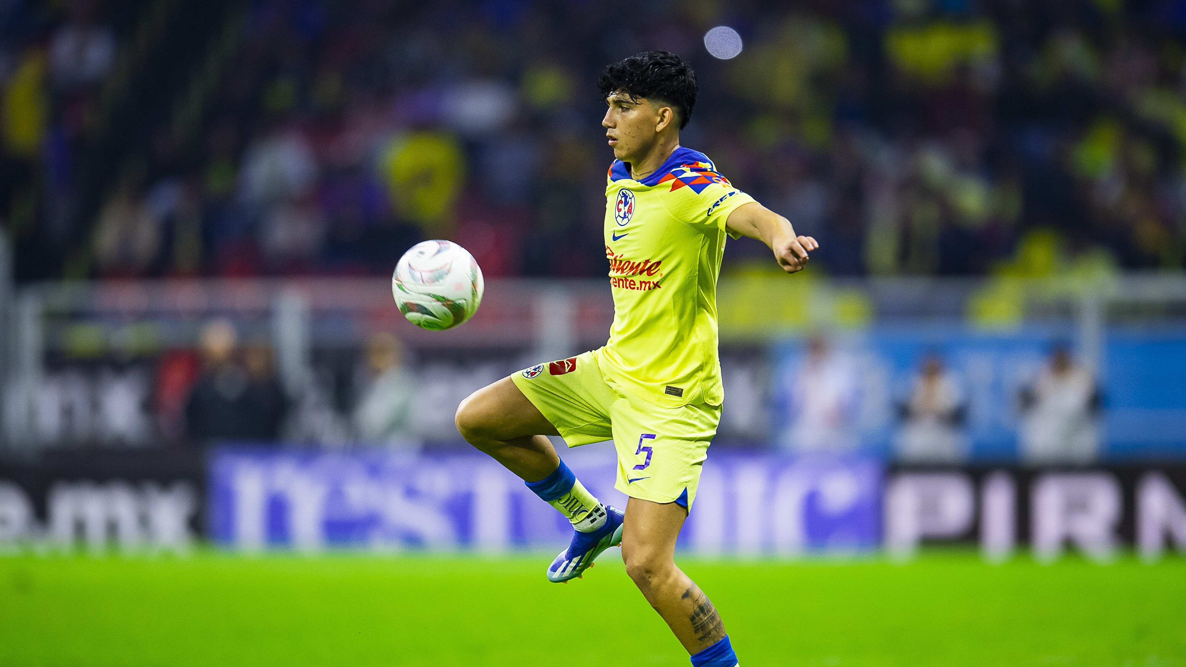 Kevin Álvarez tiene contrato con América hasta 2027.