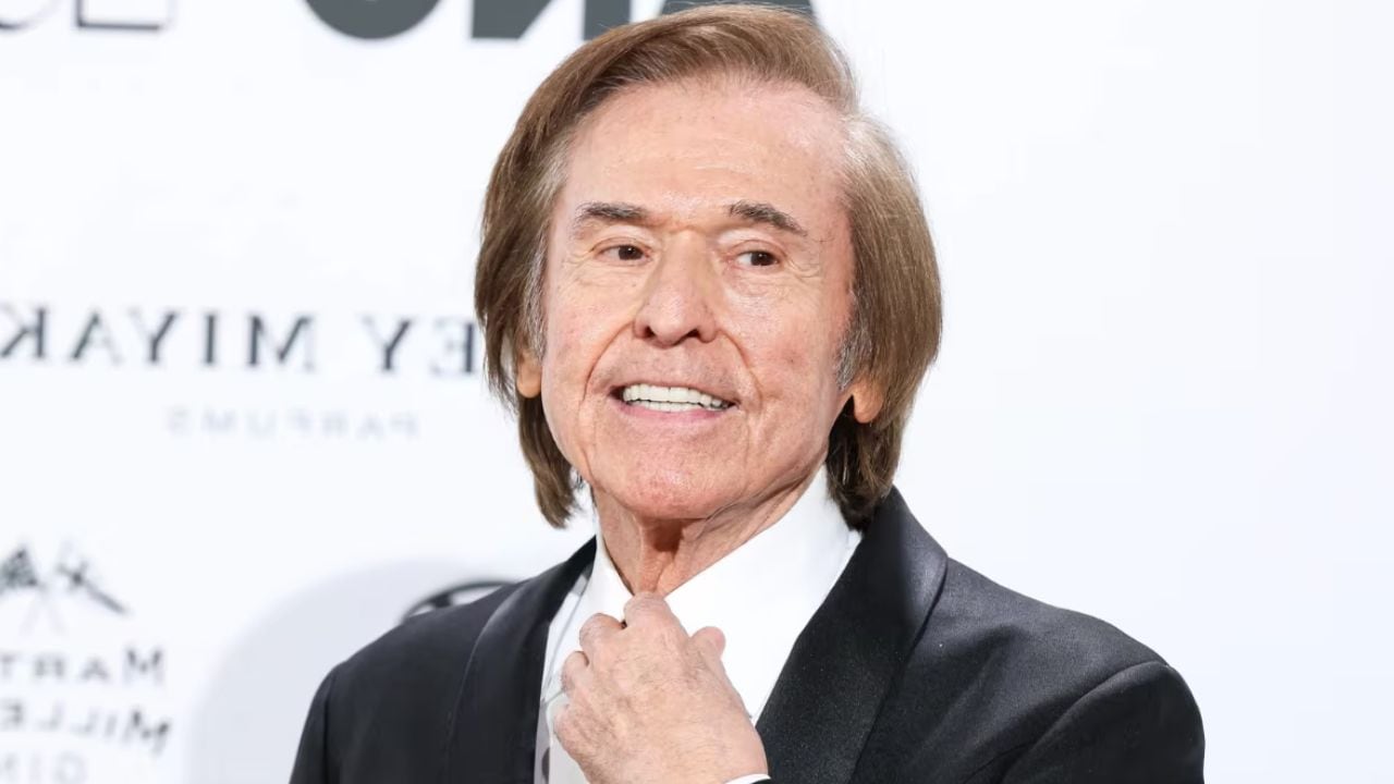 La agencia que representa al artista dio a conocer el parte médico del cantante español.