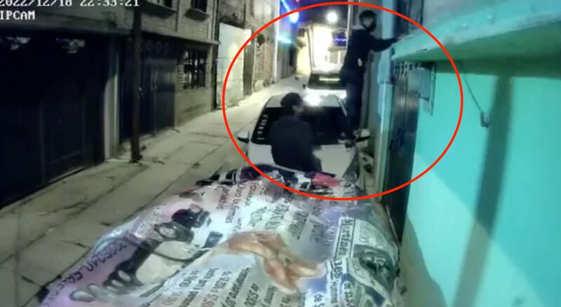 Vecinos mencionaron que no es la primera vez que los ladrones rondan la zona e intentan entrar a los domicilios