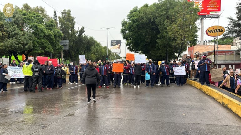 Los trabajadores se manifiestan en contra de la empresa Gott Und Gluck, afiliada al IPN