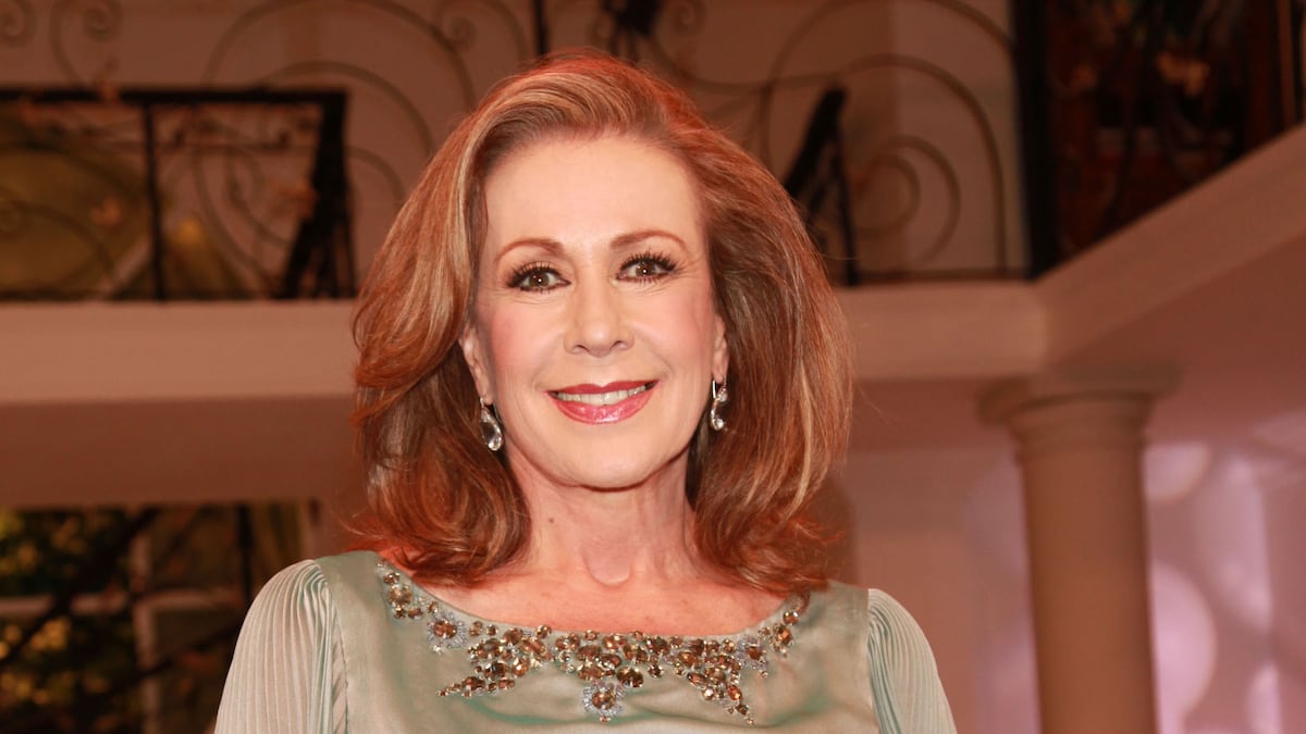 Laura Zapata dedica poesía a Thalía en su nuevo libro “Pensamiento Ventana”