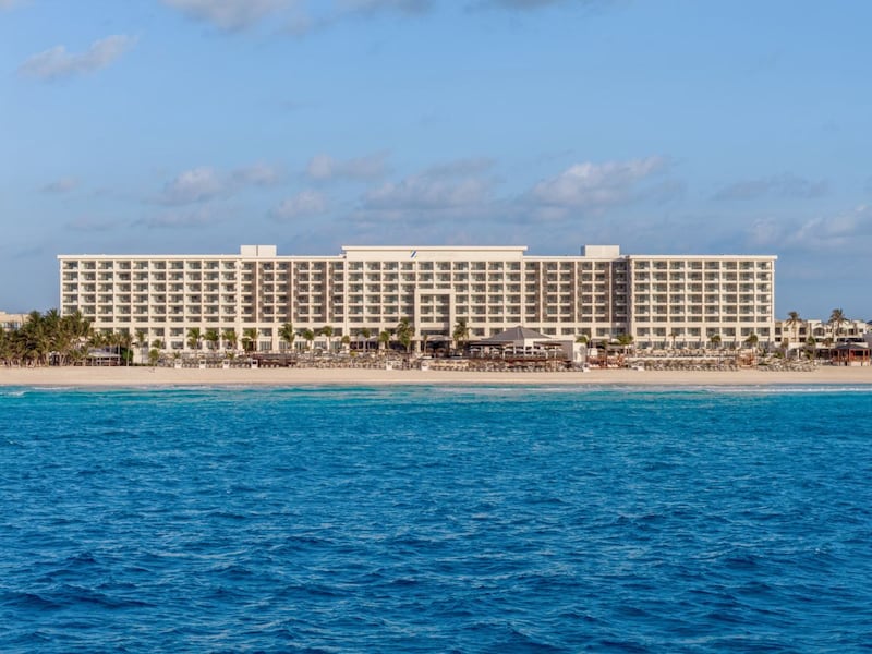 Vista panorámica de Hyatt Zilara Cancún frente al mar Caribe en la Zona Hotelera de Cancún
