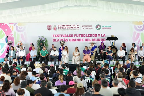 Clara Brugada presenta los festivales futboleros; buscará récord Guinness con la ola más grande del mundo