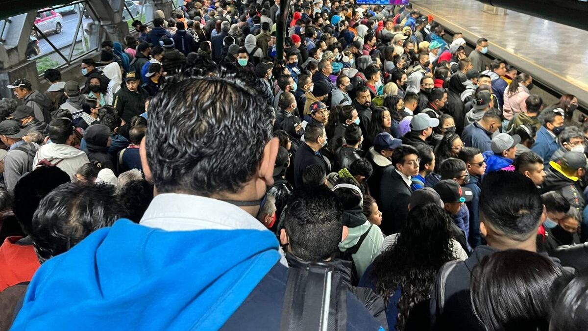 Aglomeraciones en Líneas 3 y 8.