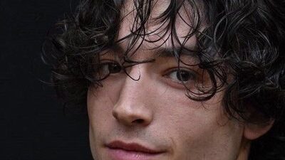 Al igual que Antony Starr al ser detenido en Alicante y acusado de una agresión a un joven de 21 años, también pasó con la estrella de DC Ezra Miller.