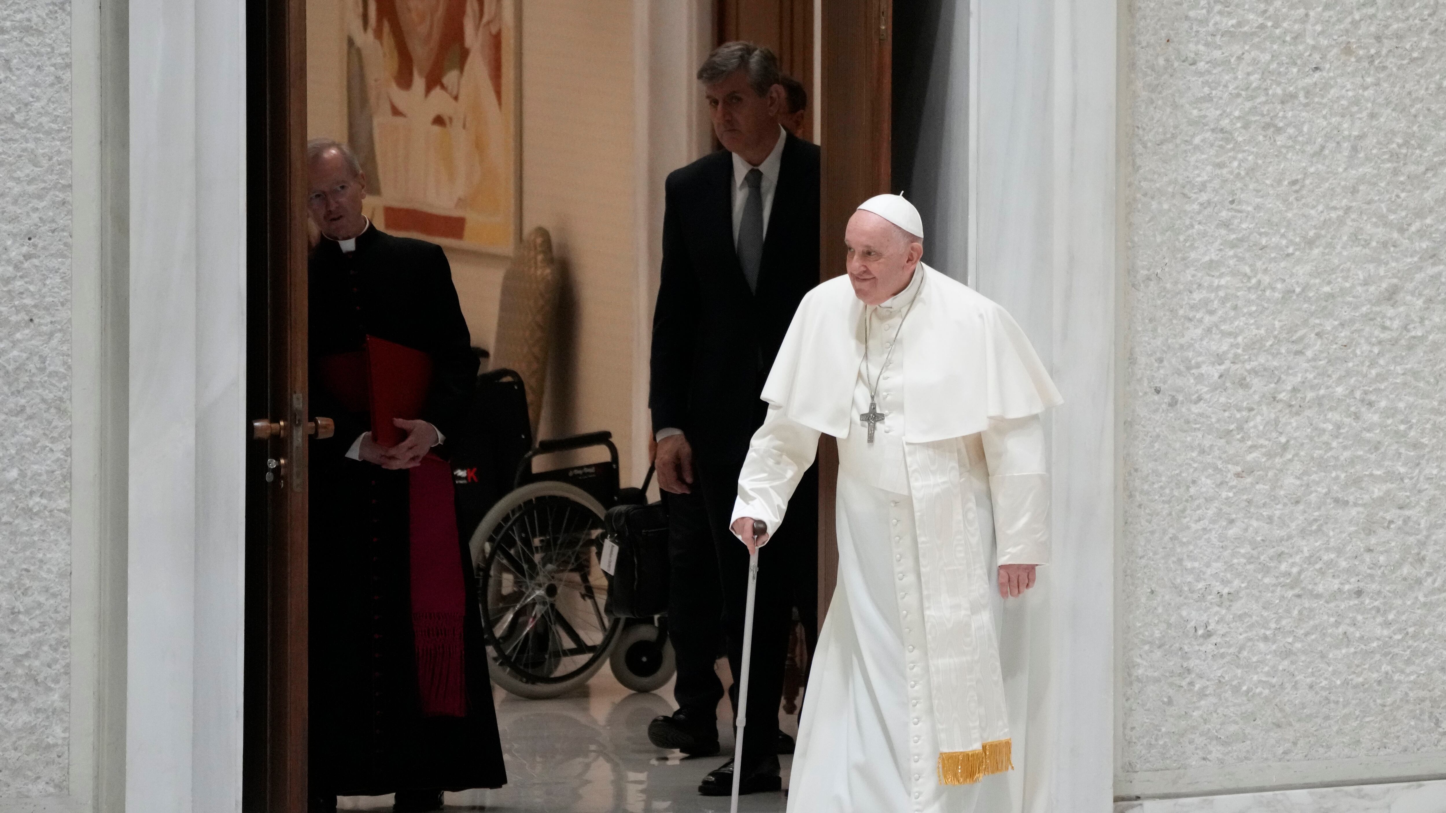 Papa Francisco cambia ley que impide encubrir casos de abuso sexual en iglesias