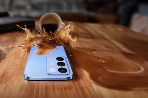 Ponemos a prueba el smartphone mega resistente que sobrevive a café, refresco y caídas