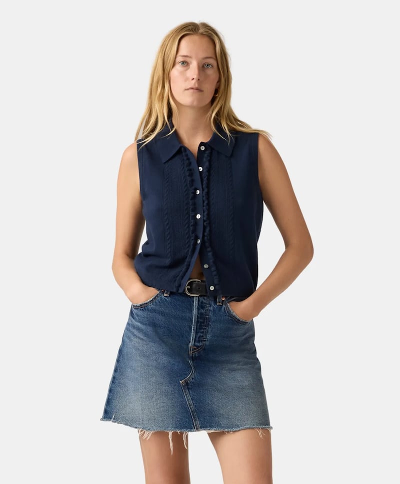 Desde aromas que abrazan hasta joyería contemporánea y básicos de moda versátiles, estas opciones buscan conectar con la esencia y estilo único de cada mamá
