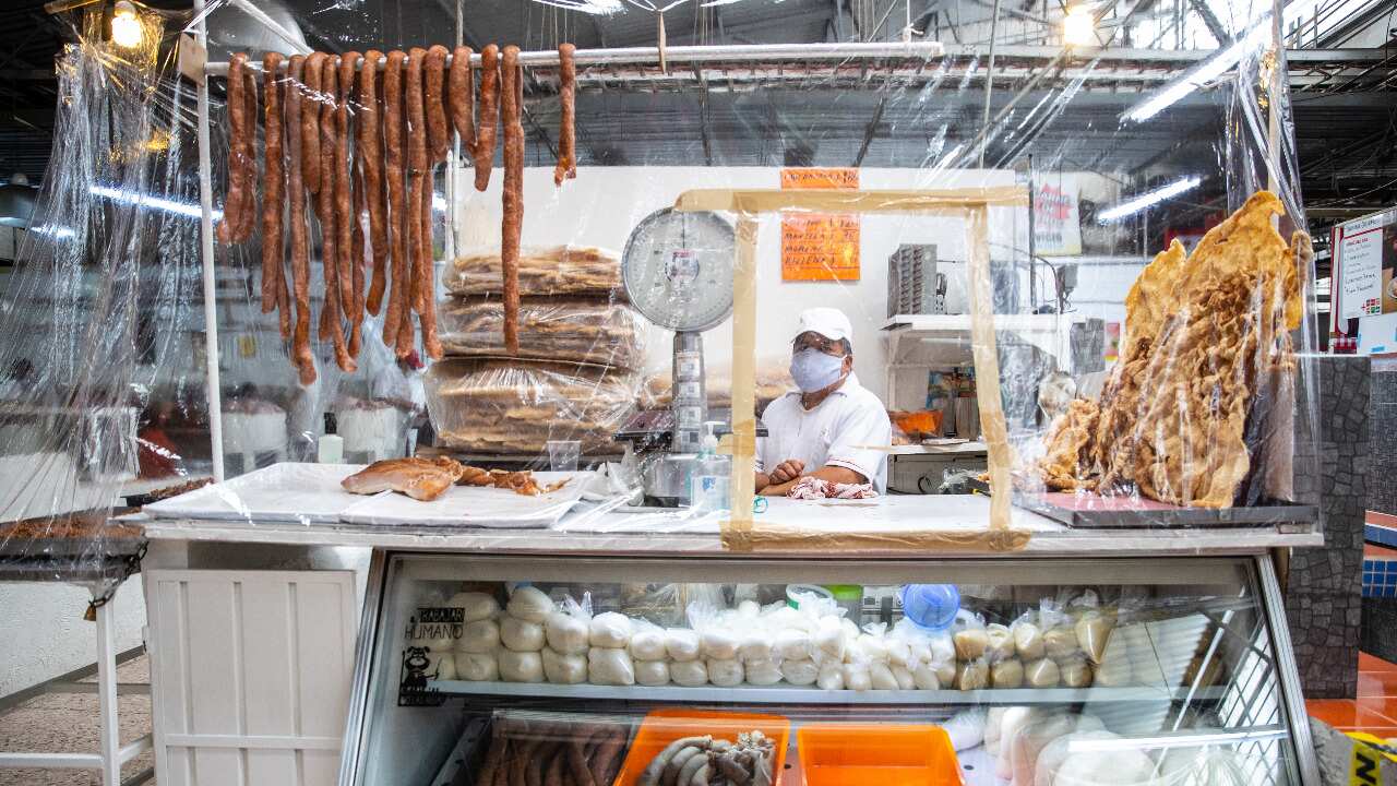 En 2023 se desinflará la creación de empleos, los salarios tendrán menos poder de compra y el crecimiento económico caerá de 2% a 0.6%, alertó el  BBVA.