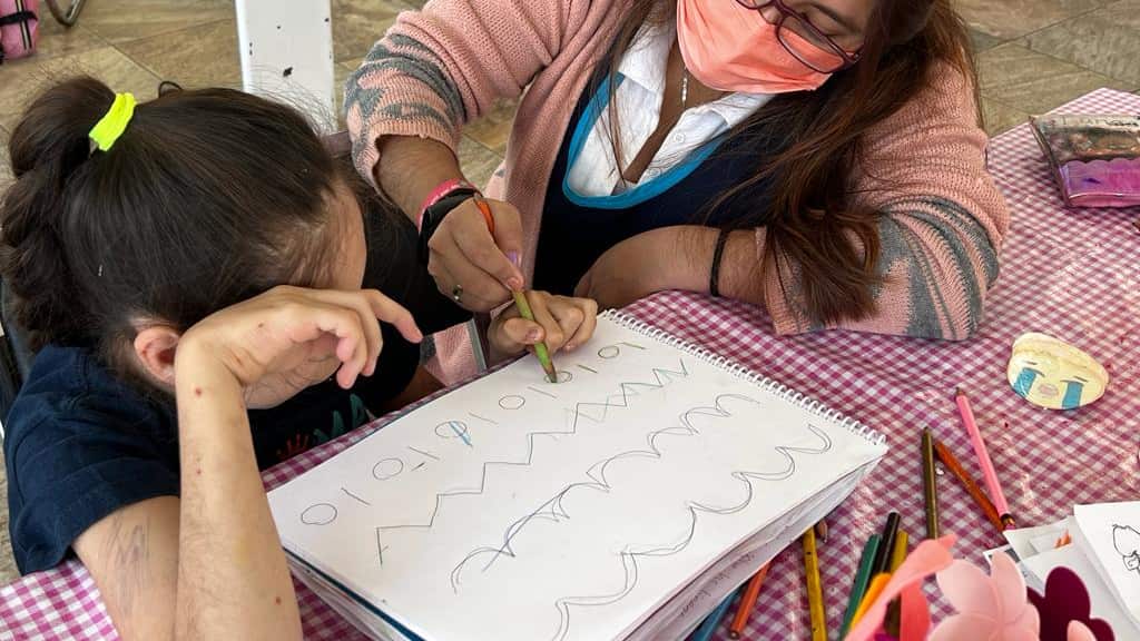 Asomas sobrevive para ayudar a niños con ceguera, sordera y discapacidad múltiple