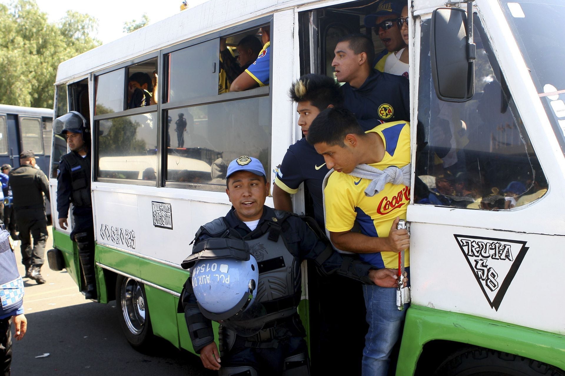 Detienen a 19 personas en la inauguración del Mundial; 11 policías terminan heridos