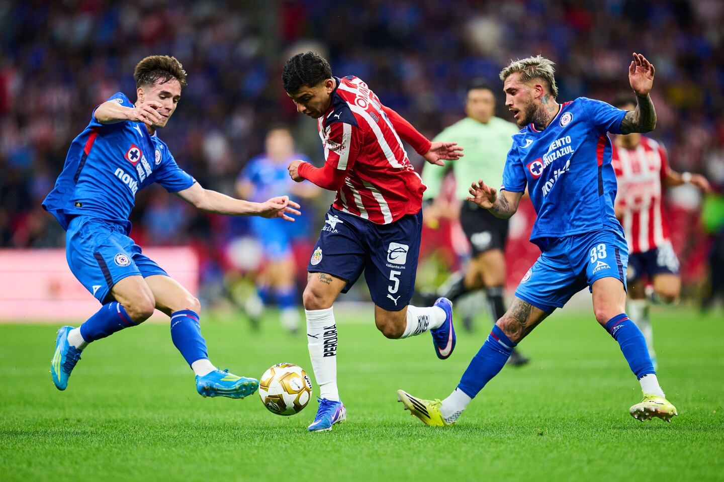 Cruz Azul y Chivas empatan 2-2 en semifinales y dejan abierta la serie ...