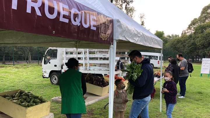 invita a todos los capitalinos a llevar los útiles escolares usados al Mercado de Trueque.