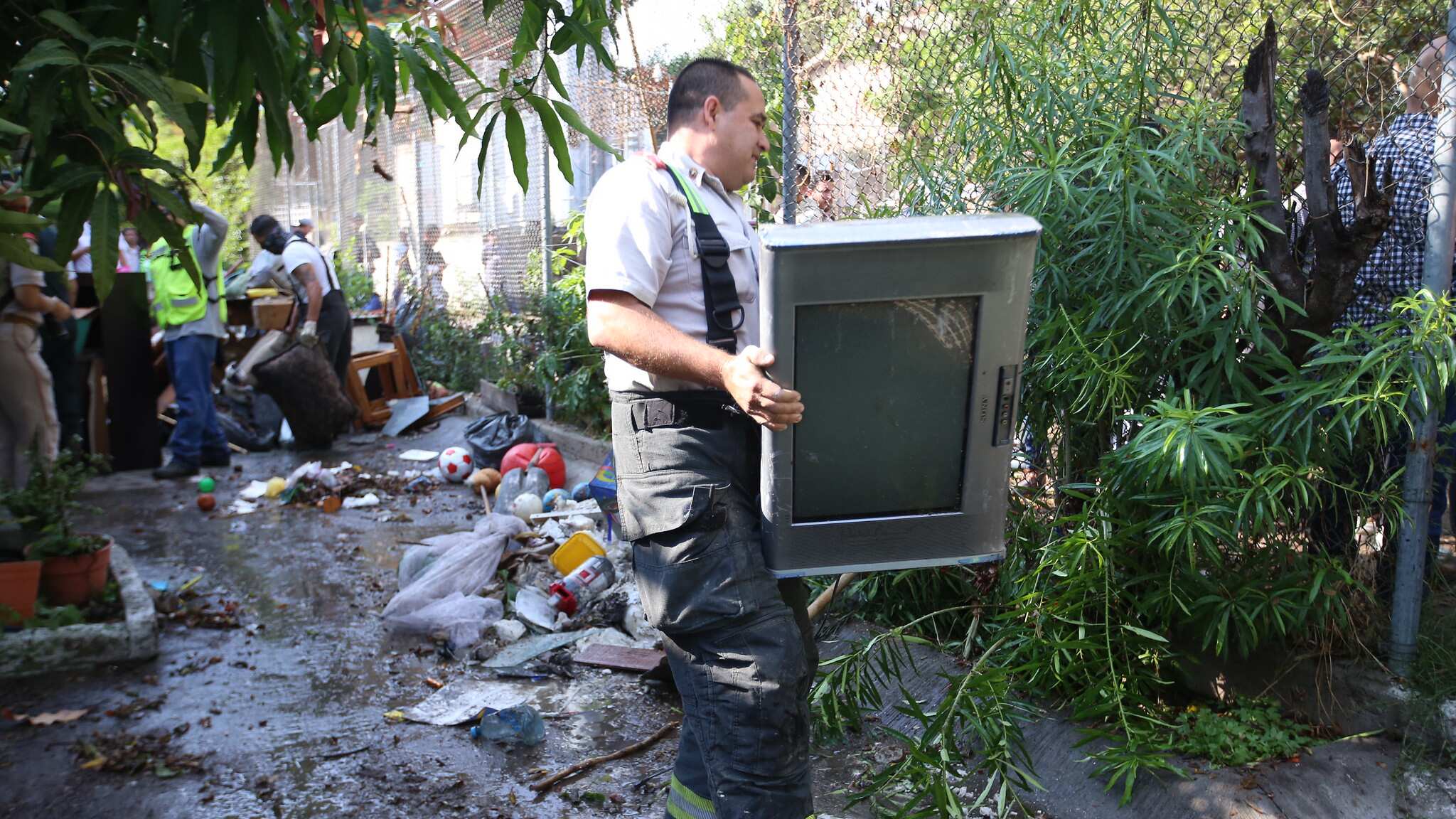 La mayoría de las casas siniestradas se ubican en la colonia Independencia donde el agua alcanzó un metro dentro de las casas.