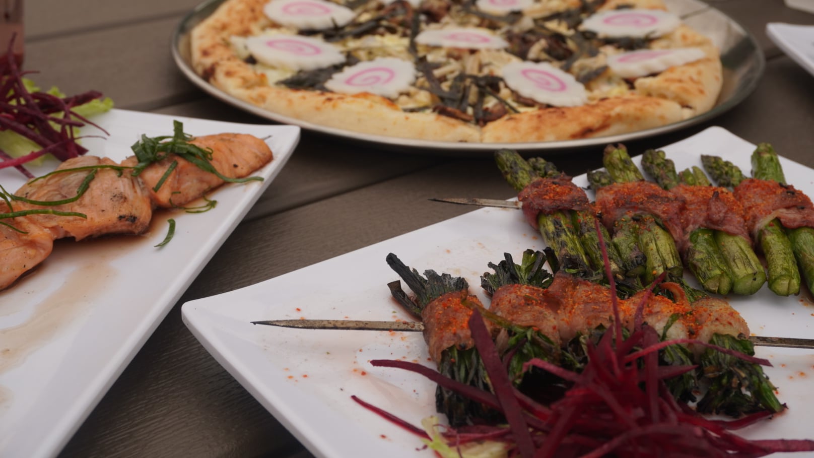 Su propuesta incluye productos del sol naciente, una parrilla y cafetería para pasar una tarde con amigos