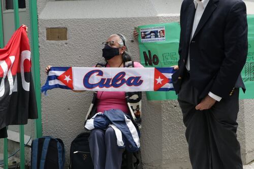 Pandemia aleja a turistas y agudiza la añeja crisis en Cuba