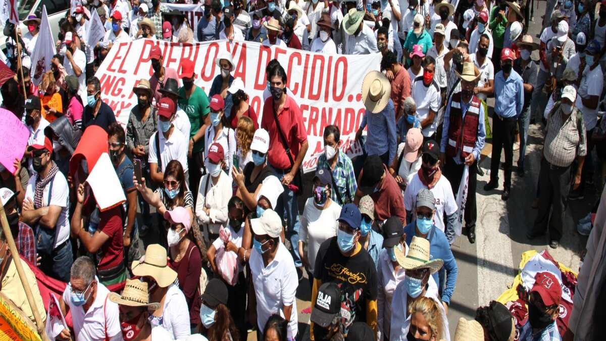 Félix Salgado Macedonio es apoyado por sus hijas en marcha