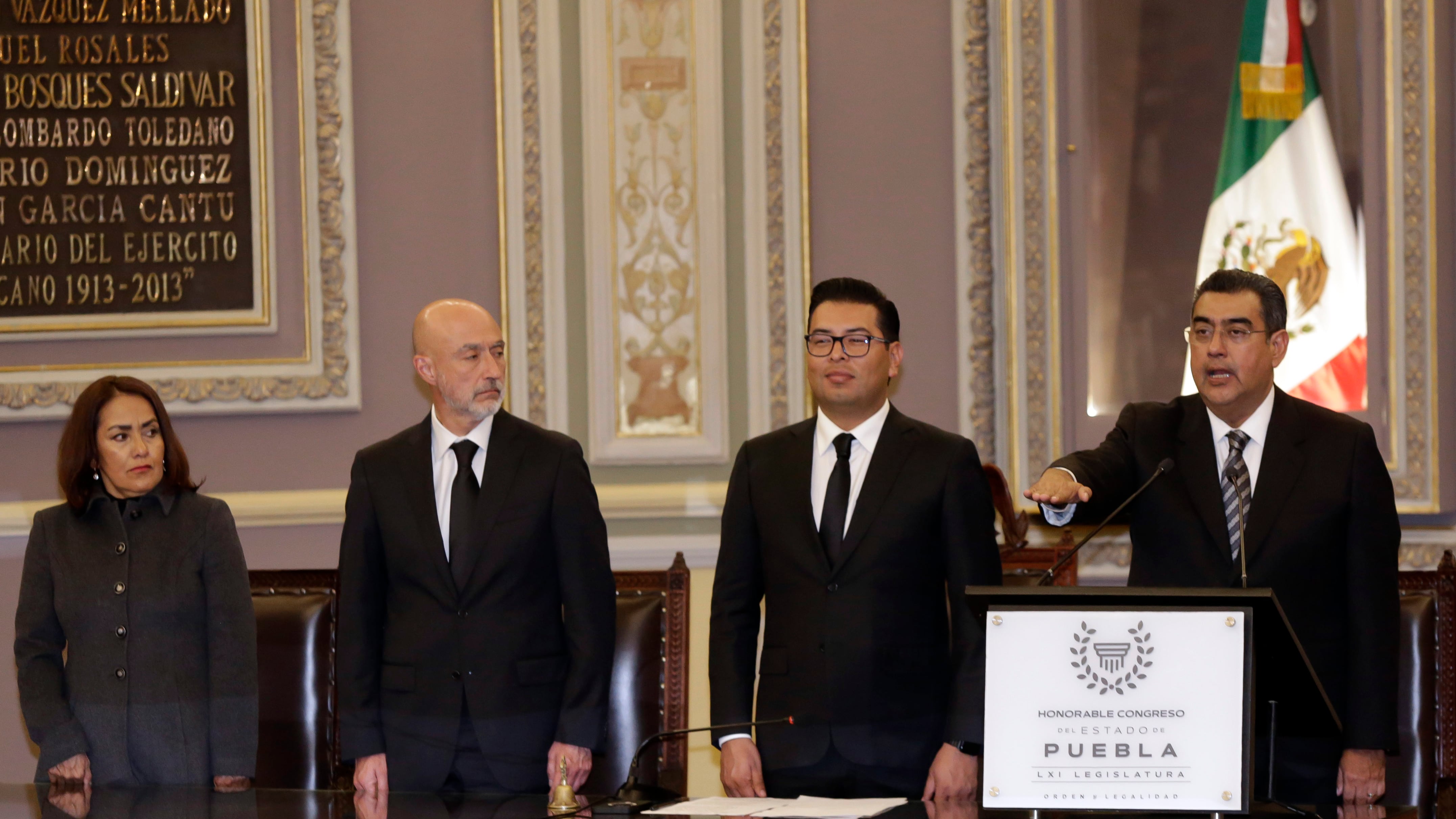 Representantes del Poder Judicial estuvieron presentes en la toma de protesta del nuevo mandatario estatal.