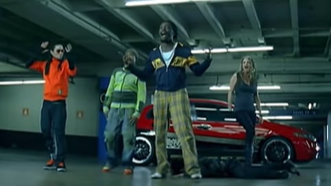 La canción ‘Pump It’ fue el cuarto e indiscutible último sencillo del álbum ‘Monkey Business’ de The Black Eyed Peas que sigue siendo inolvidable.